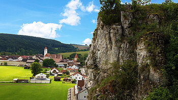 Dollnstein Ein Blick auf Dollnstein vom Maderfelsen aus.